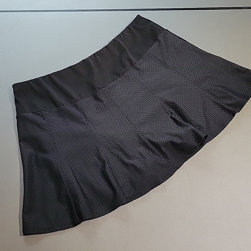 Tail panel skirt Women's mesh tennis Skirt Black sz LARGE. Perfect condition